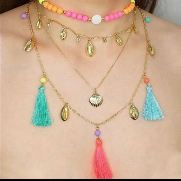 🎉🛍 Sold! HP Gold Cowrie shell Tassel Necklace - Picture 4 of 9